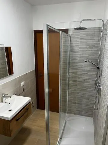 7Lecci Beach House Lido di Camaiore 0*,